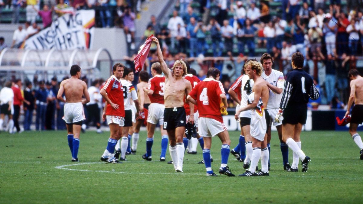 K volbám a pak do Itálie na fotbal! Československo cítilo, jak voní svoboda