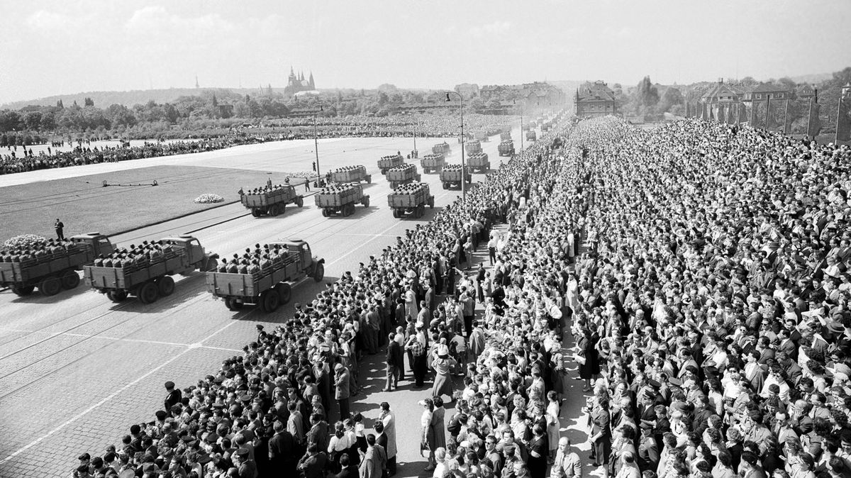 Fotky: Od Masaryka po samostatné Česko. Vojenské přehlídky v historii