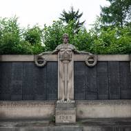 Apendix Karlovarského kraje, Ašsko, je plné pomníků… a ty pomníky jsou plné německých jmen.