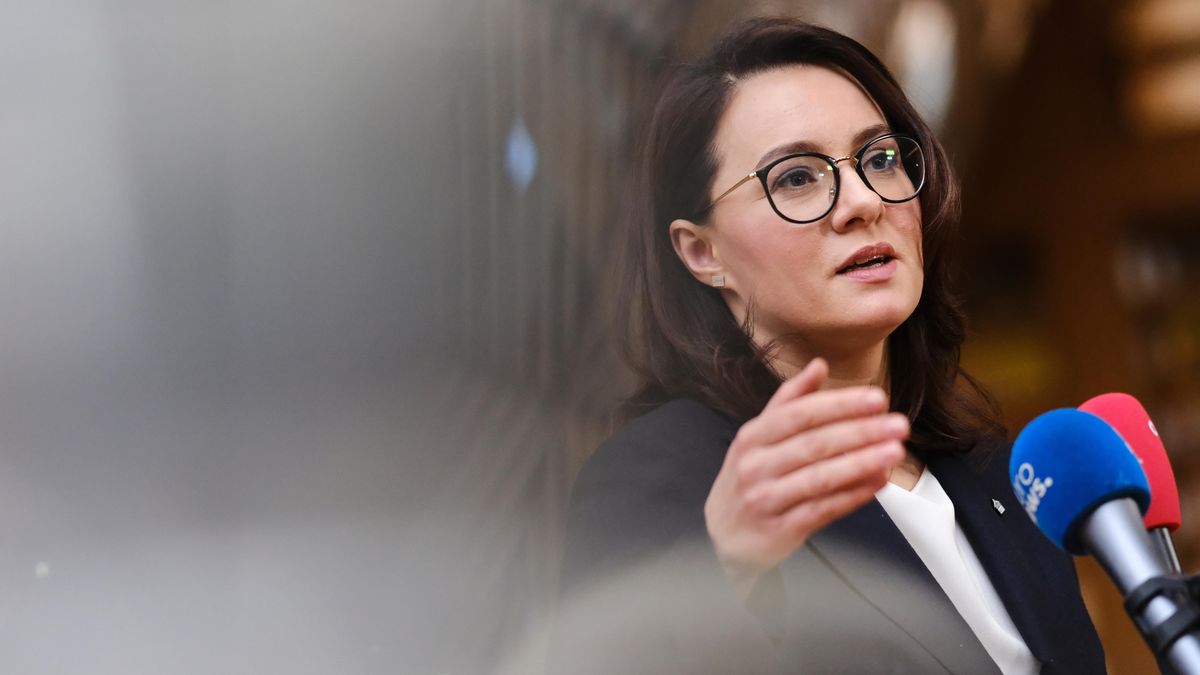 Ukrajina bude mít podruhé premiérku. Zelenskyj navrhl ekonomku Svydyrenkovou