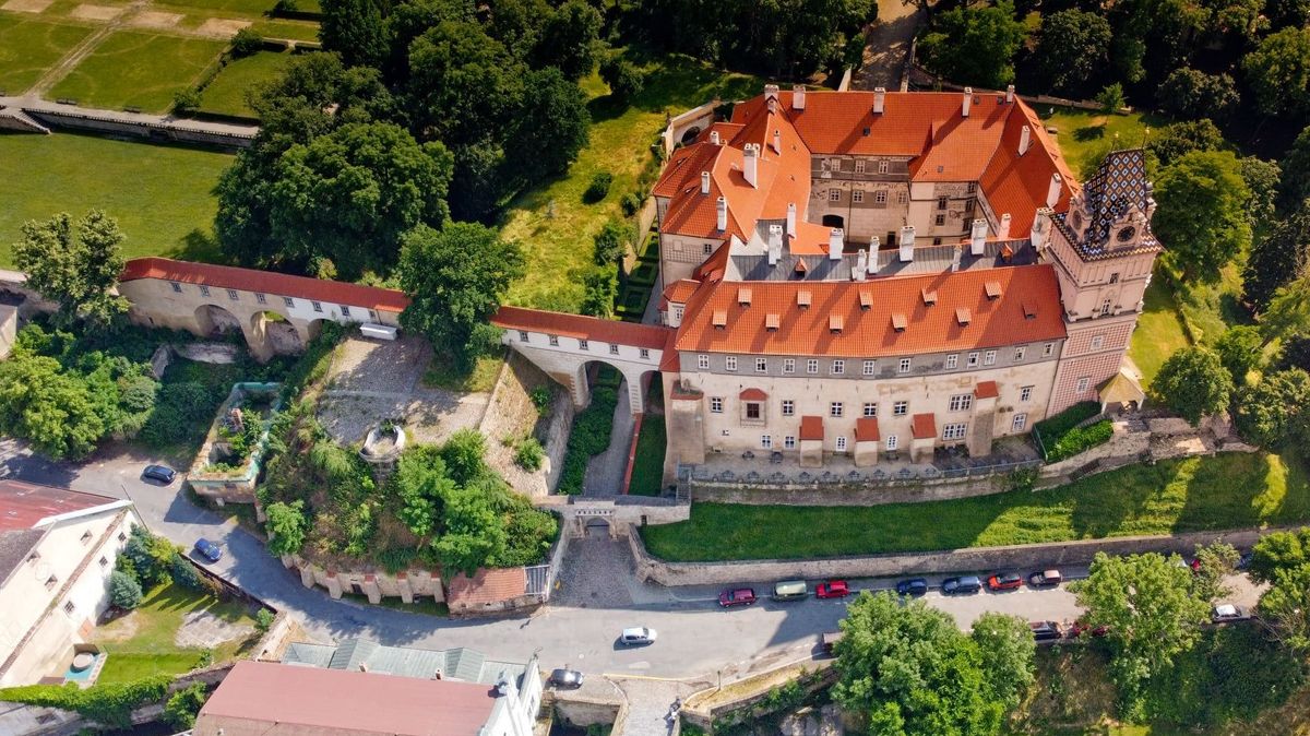 Opomíjené turistické skvosty: Pražská Invalidovna i klášter, kde natáčel Hopkins
