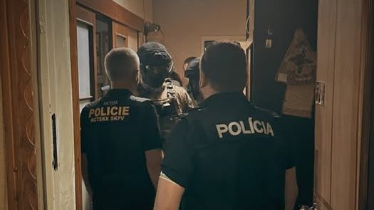 Policie zadržela v Dnipru Ukrajince kvůli loňským hrozbám školám bombou