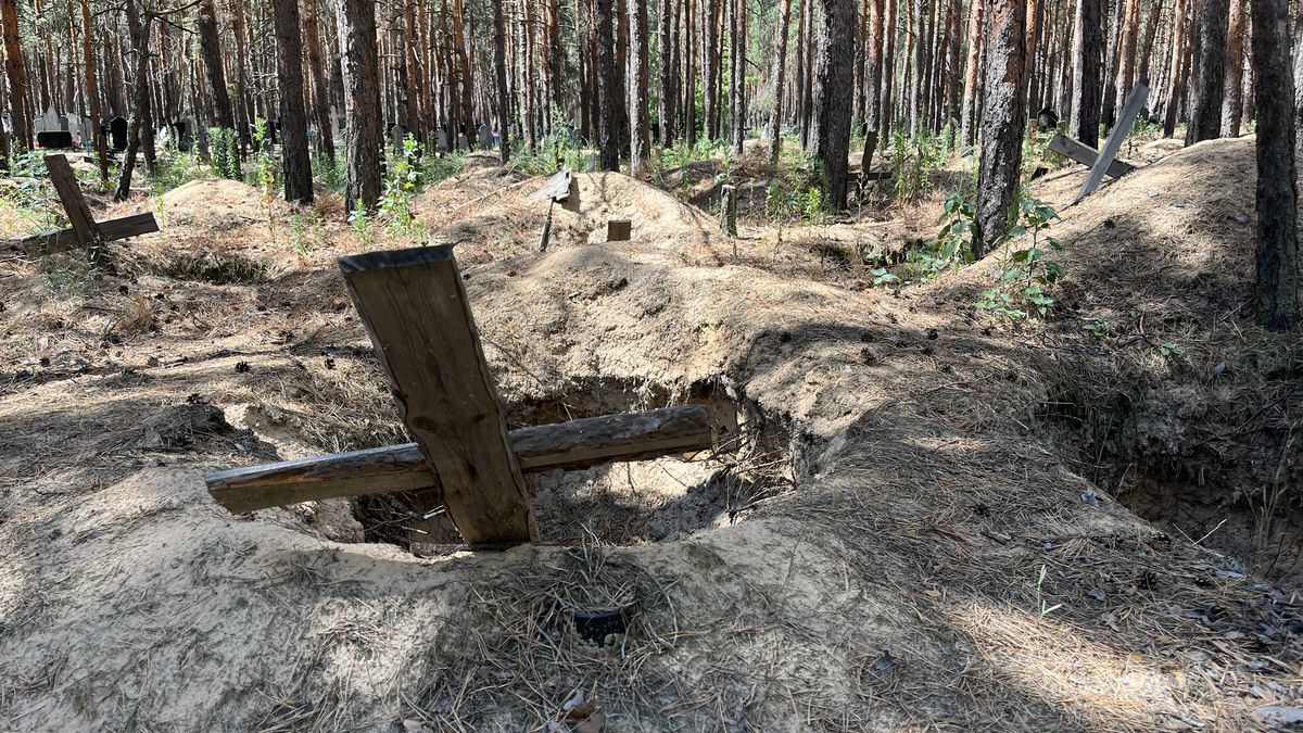 Vracejícím se lidem nechali ruští vojáci vzkaz na dveřích: Zasloužíte si to