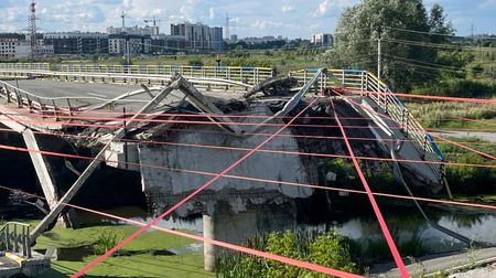 Město ukrajinské osudové bitvy je k nepoznání. Místo tanků jsou tam jeřáby