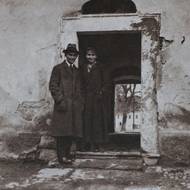 Franz Kafka v Siřemi se svojí sestrou Ottlou v Siřemi.