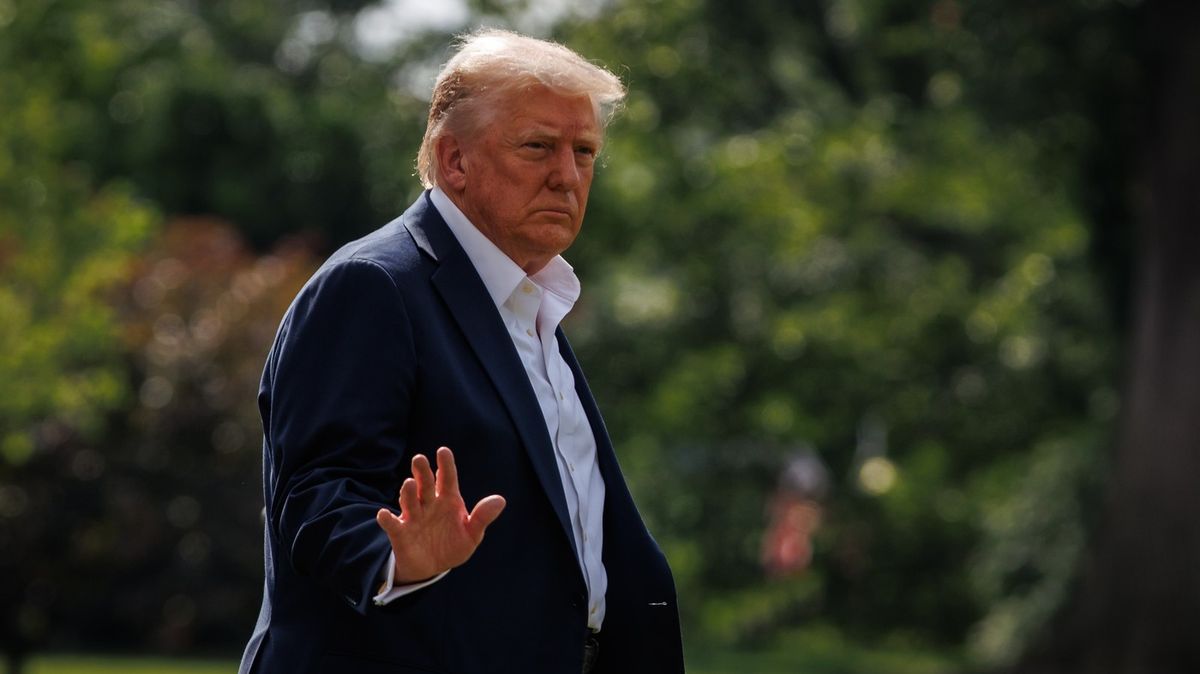 Z řeky se stalo monstrum, nic takového jsem neviděl, řekl Trump v Texasu