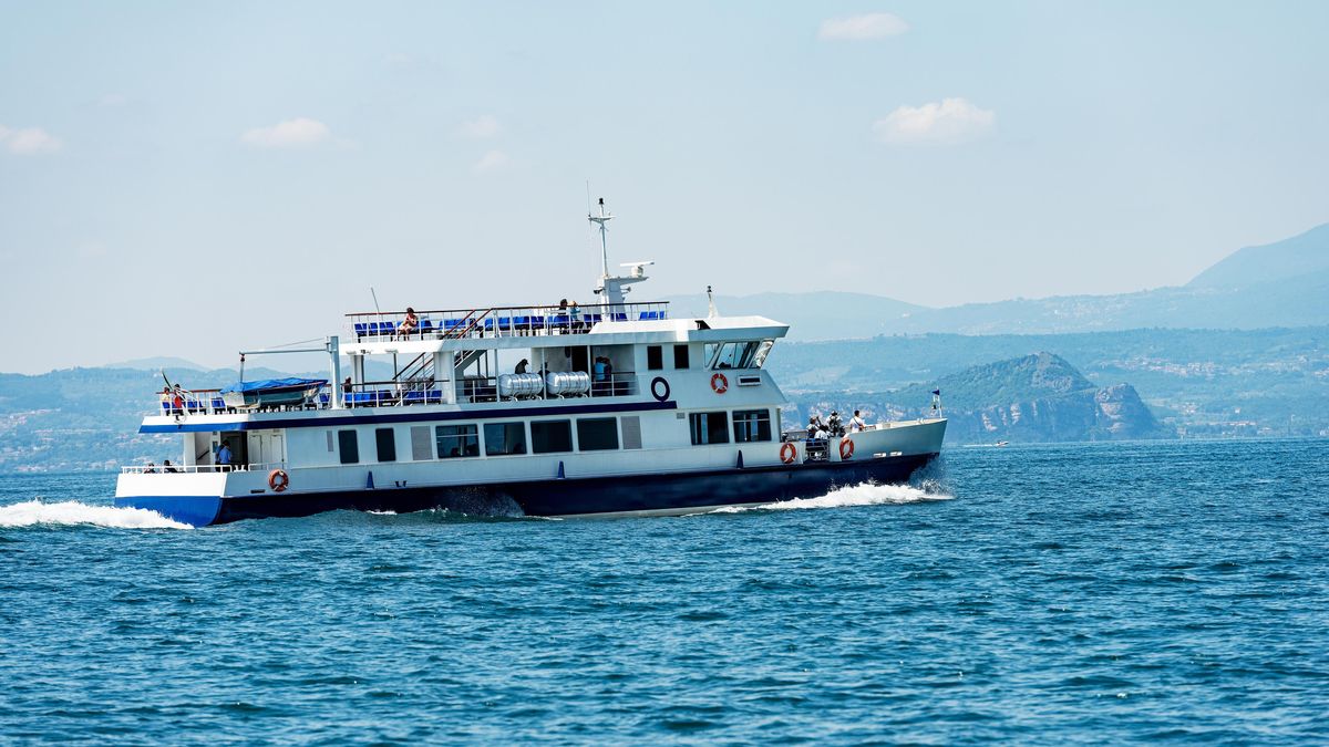 Ve Vietnamu se potopila turistická loď, nejméně tři lidé zemřeli