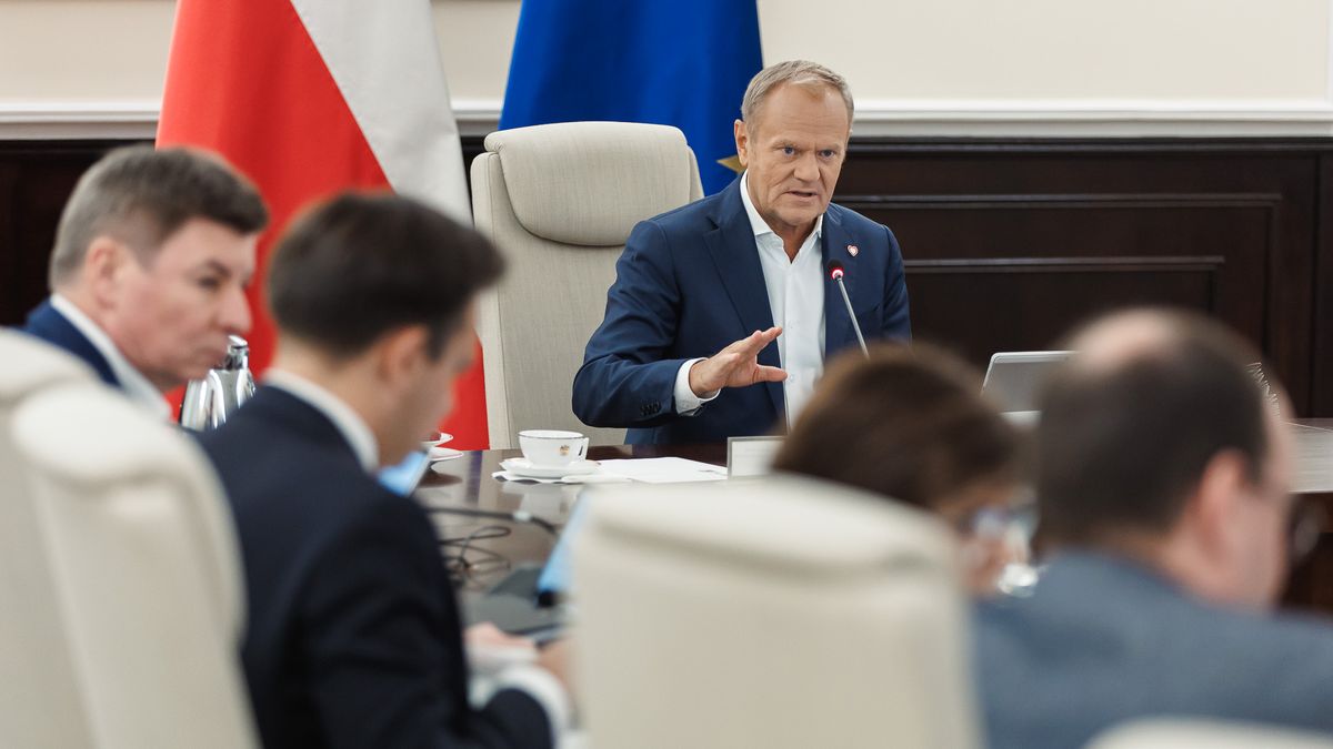 Polský premiér zkouší popadnout druhý dech. Vyházel třetinu ministrů