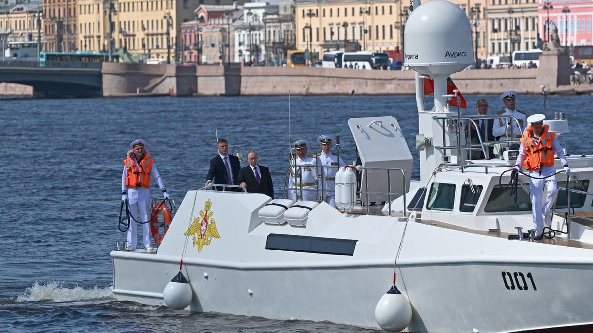 Rusko poprvé zrušilo velkou námořní přehlídku. Putin poslal jen video