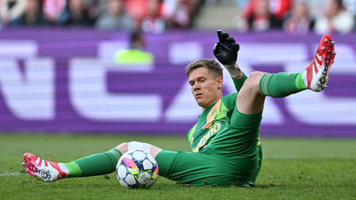 Ťukes o Vindahlových minelách i slávistech reklamujících neexistující aut