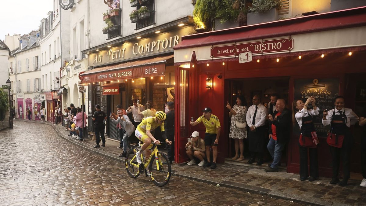 Foto: Pogačar vyhrál Tour de France, dojezd měl kouzelné kulisy