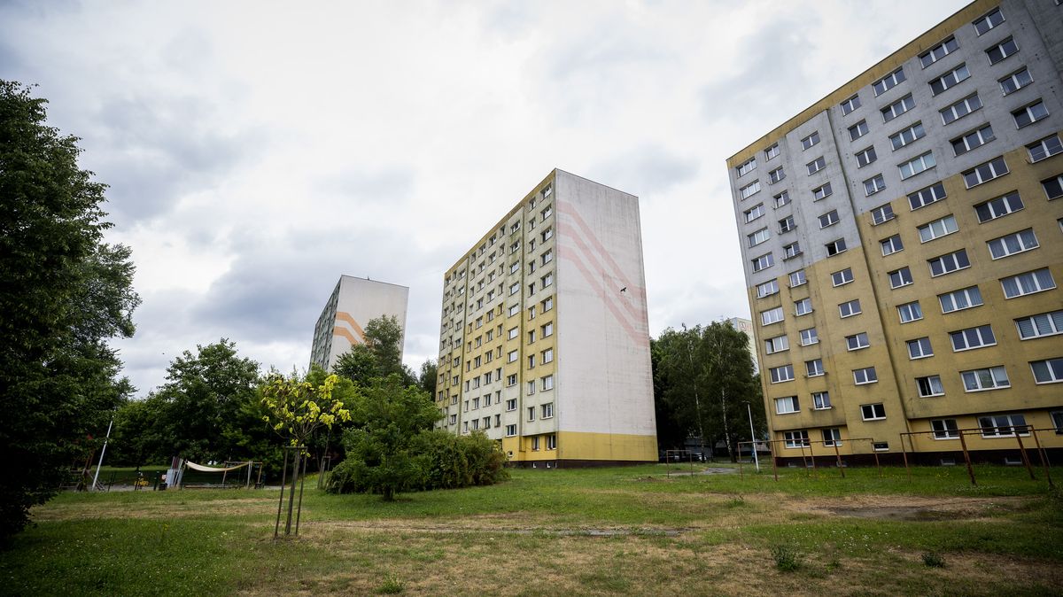 České byty do rakouské firmy. Miliardář Vítek uklízí ve své skupině