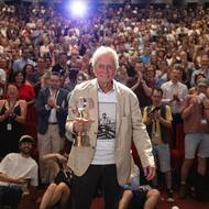 Americký herec Michael Douglas v sobotu na karlovarském festivalu vzdal hold Miloši Formanovi, když osobně uvedl restaurovanou verzi filmu Přelet nad kukaččím hnízdem.