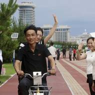 Plány na ambiciózní stavební projekt turistického střediska Wonsan-Kalma Severní Korea poprvé zveřejnila v roce 2014. Severokorejský státní týdeník vydávaný v angličtině The Pyongyang Times tehdy napsal, že ve středisku bude podmořský hotel, květinový park, mezinárodní konferenční sál, výstavní sál a stadion.