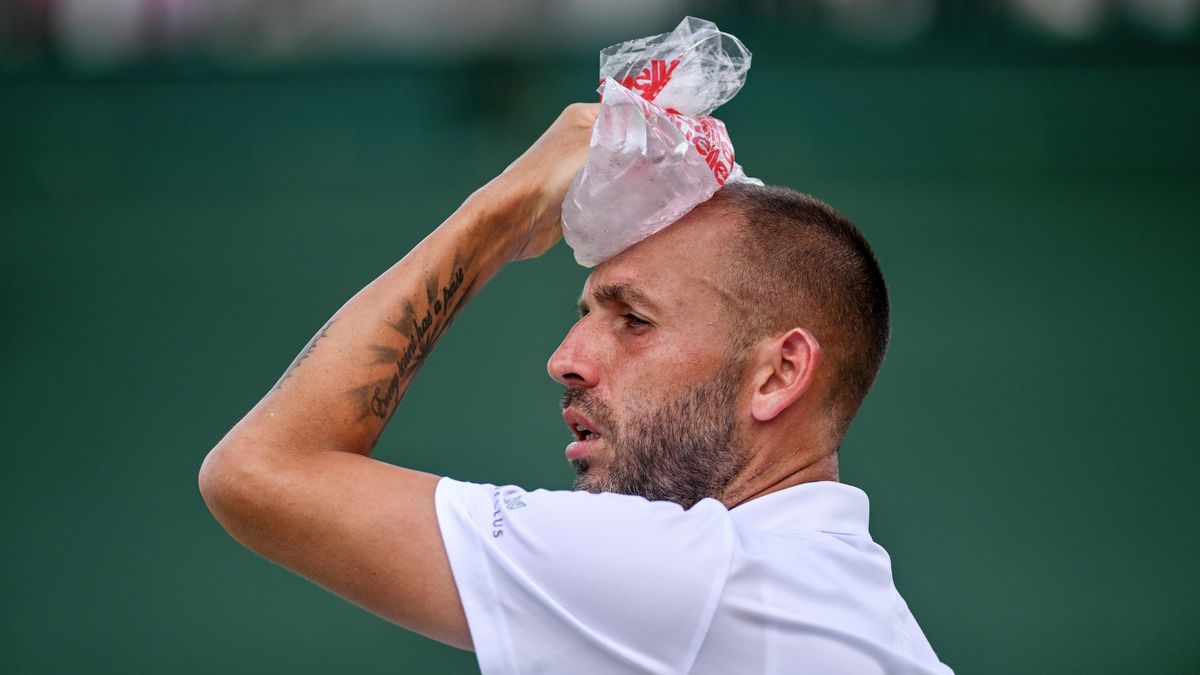 Fotky z královské lóže i kurtů: Wimbledon začal v enormním vedru