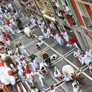 Každým rokem se podle El País zraní při pádech 200 až 300 lidí, většinou lehce. Podle neoficiálních údajů zemřelo od roku 1925 při těchto bězích 15 lidí. 