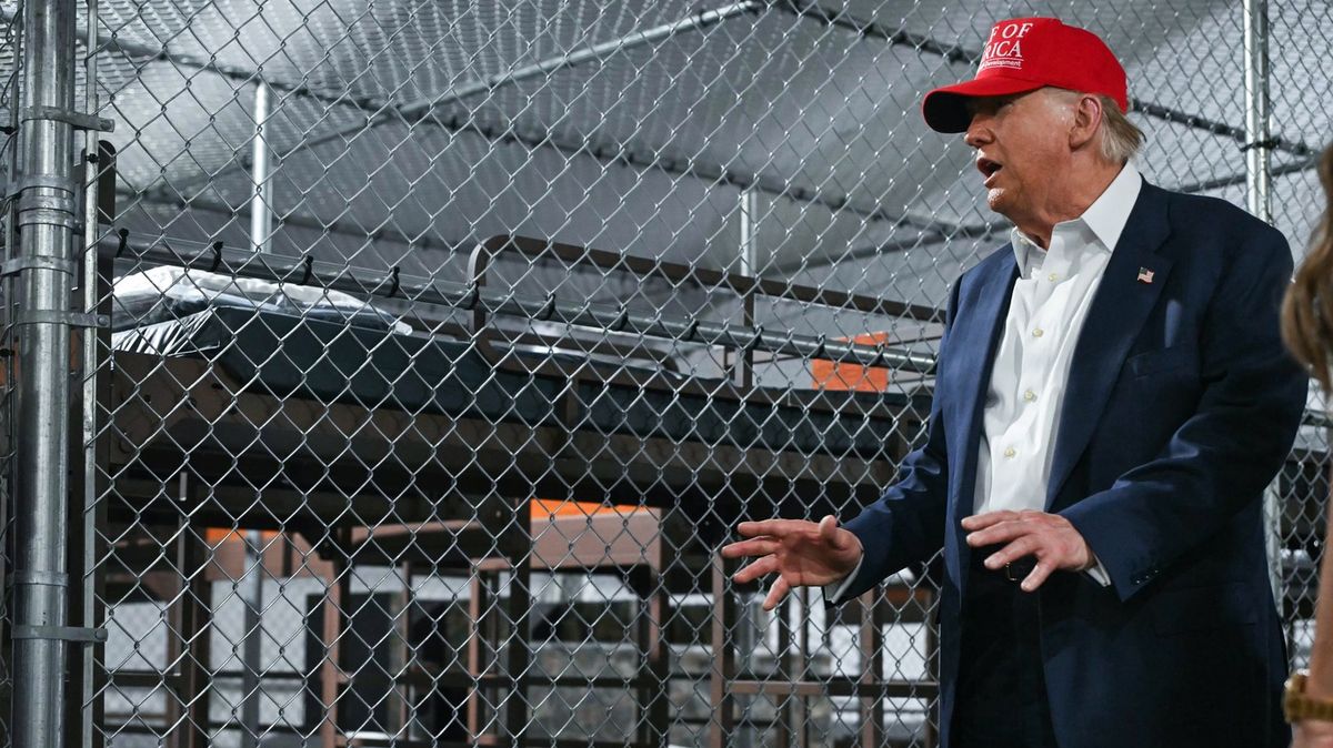 Trump na Floridě otevřel aligátoří Alcatraz pro nelegální migranty