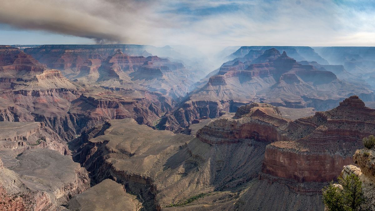 U Grand Canyonu se rychle šíří lesní požár, úřady vyzvaly k evakuaci