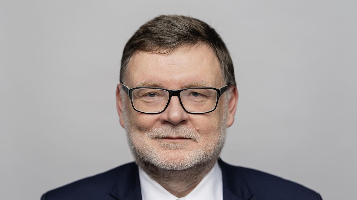 Vláda chce do ústavy zdravé veřejné finance, Parlament to projednat nestihne