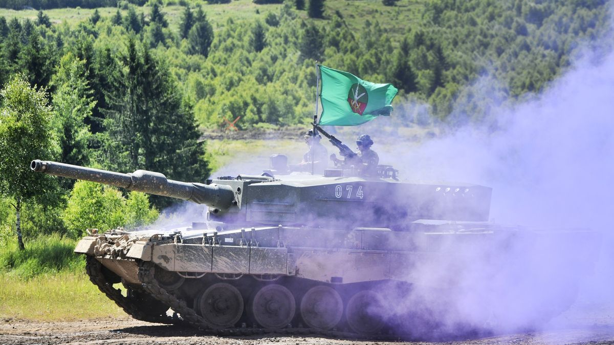 Armáda najímá na přepravu tanků firmu, kterou odsoudili za milionové škody