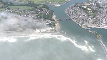 Video: Tsunami zasáhla město na Kamčatce, evakuují Japonci i Američané