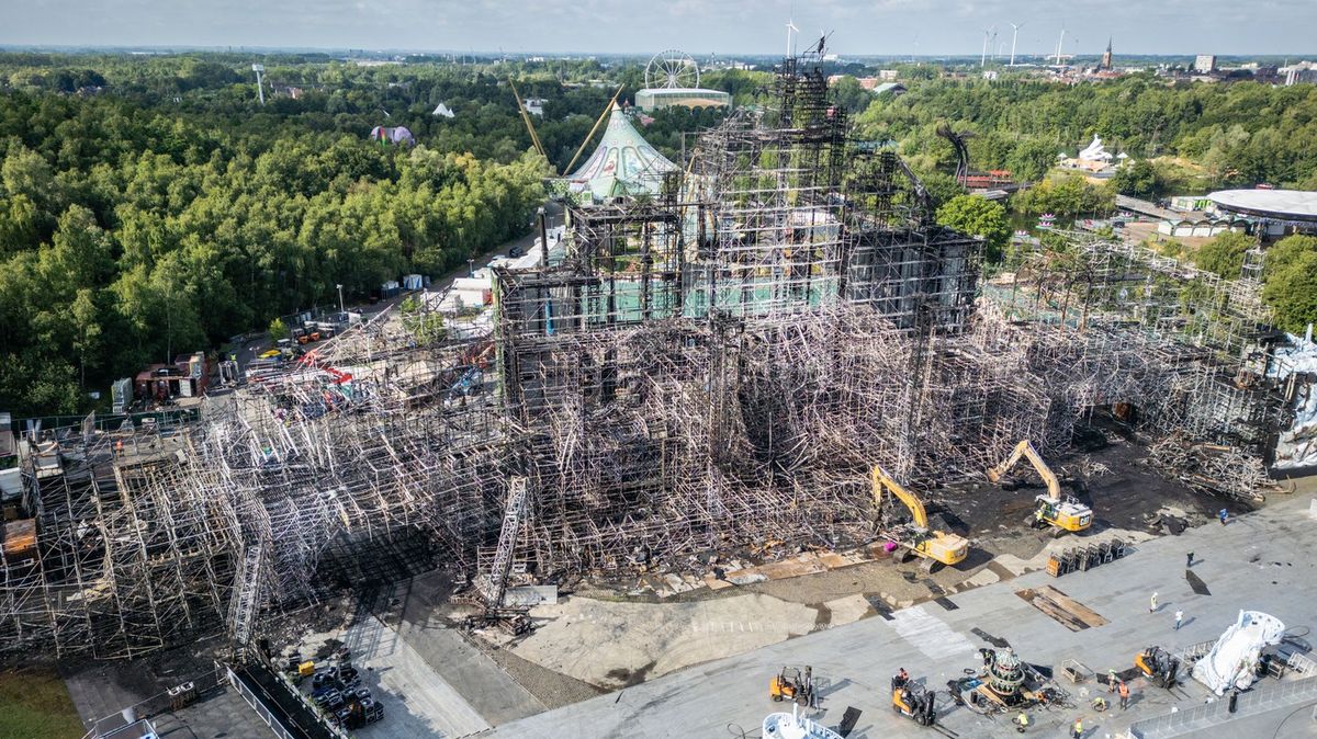 Festival Tomorrowland proběhne i bez hlavního pódia zničeného požárem