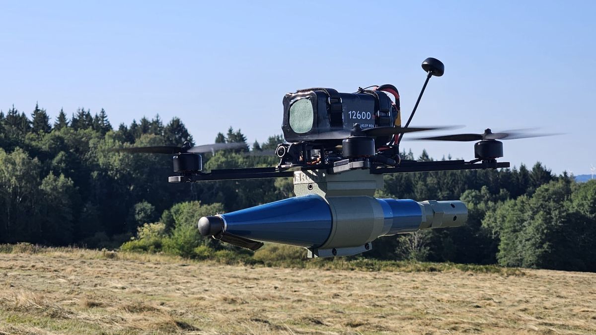 Česká iniciativa vybrala 60 milionů na houfnice. A spouští sbírku na drony