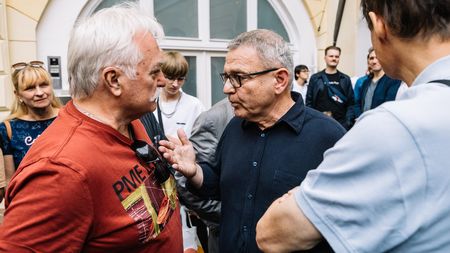 Zaorálek řekl, že dohoda se Stačilo! už téměř je. Straníci se na něj vrhli