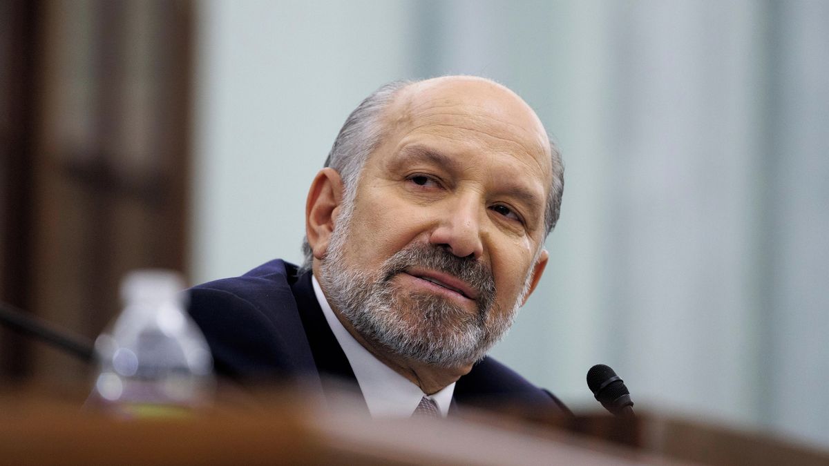 Americký ministr spolu s rodinou obědval u Epsteina, čelí výzvám k rezignaci