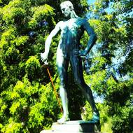 Socha před hradem Czocha.