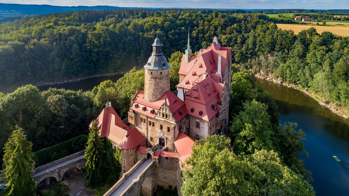 Polské Bradavice a koupání v zatopených lomech. Poznejte skvosty Trojzemí
