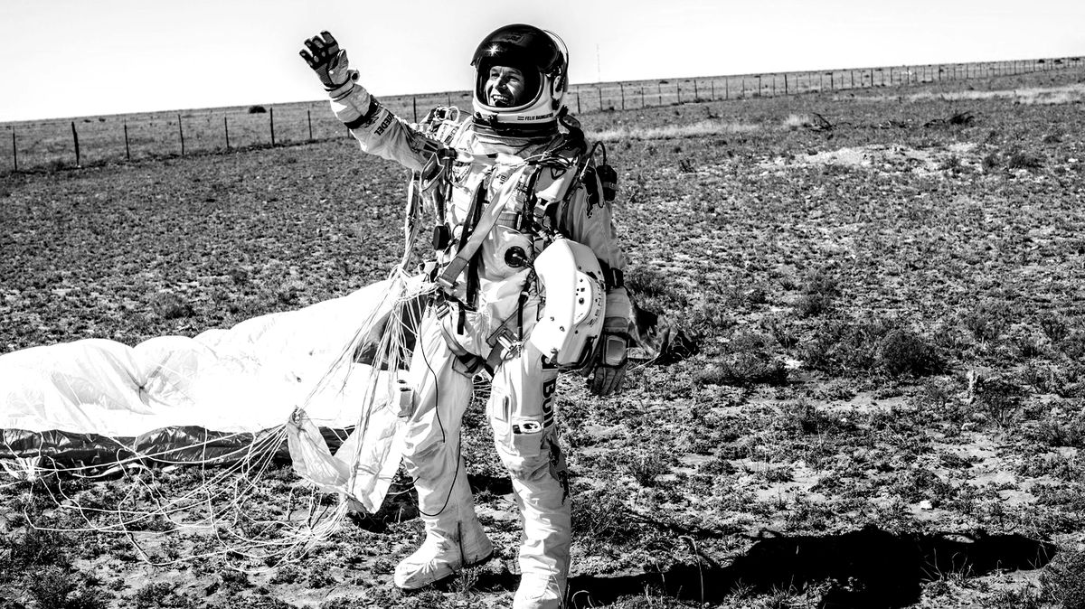 Rakušan Baumgartner, který skočil jako první ze stratosféry, zemřel při nehodě