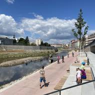 Největší dominantou je Rullerovo nábřeží i s velkou proslennou budovou, kde mají otevřít kavárny a další občerstvení. 