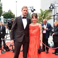 Dorazil i syn, také známý herec Alexander Skarsgård. Jeho žena Tuva Novotny byla členkou poroty.