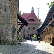 Hrad Szocha - nádvoří.