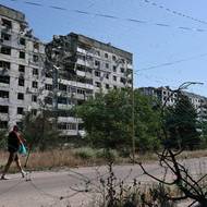 Při nedávné návštěvě Dobropillje viděli novináři AFP, jak se obyvatelé na ulici rychle spěchali schovat do obchodu, když nad nimi začal bzučet dron.