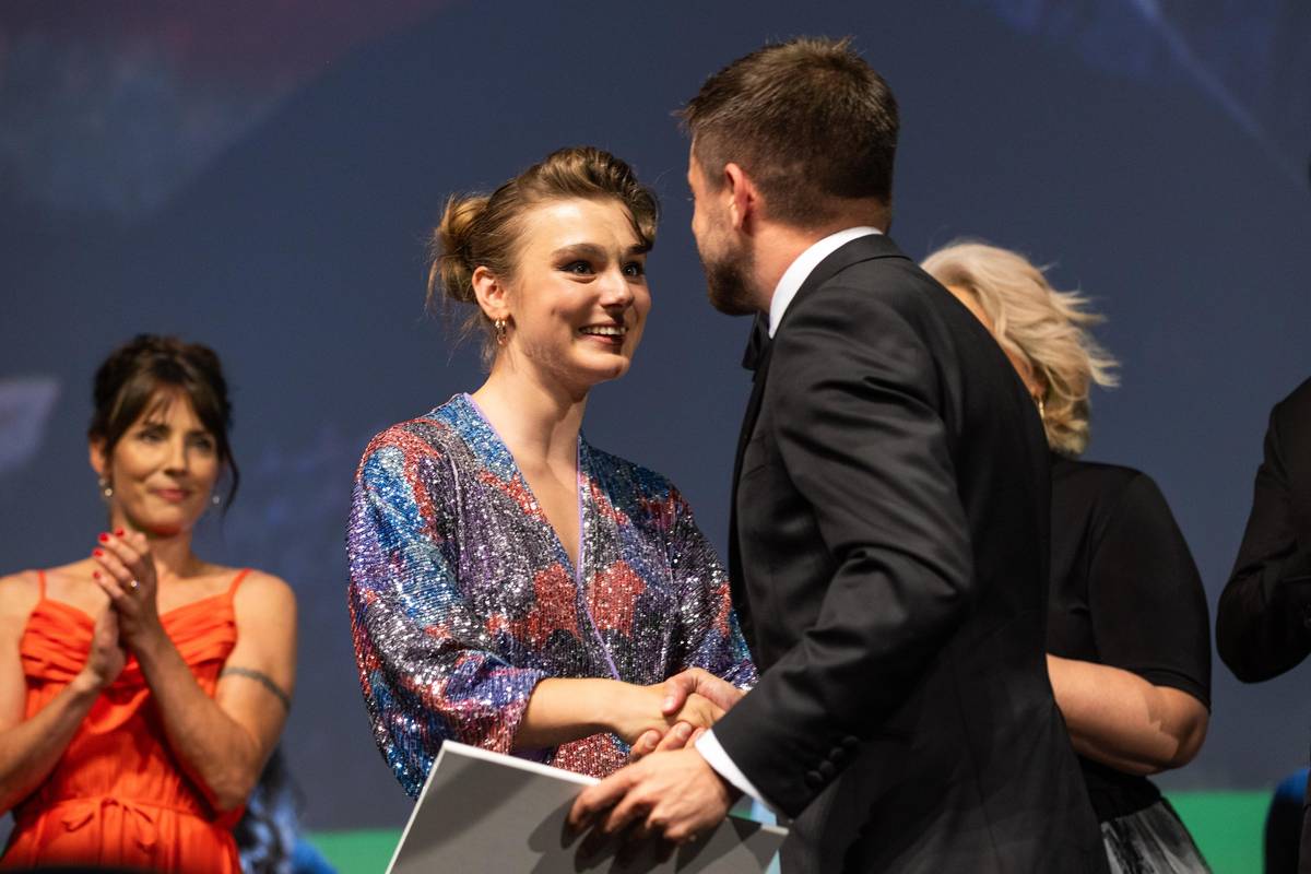 Zvláštní uznání poroty obdržela patnáctiletá herečka Kateřina Falbrová za výkon v roli Karolíny z filmu Sbormistr.