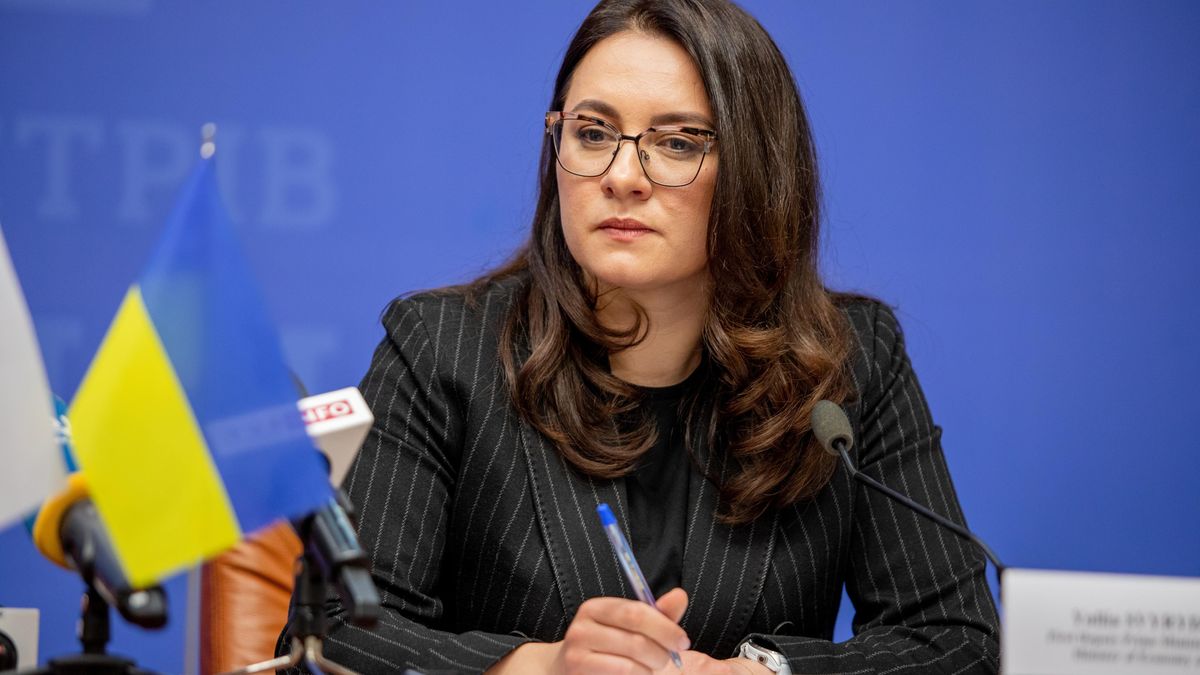 Novou ukrajinskou premiérkou se stala Julia Svyrydenková
