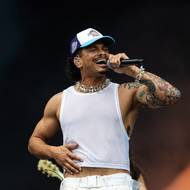 Jako první pak na největším festivalovém pódiu vystoupil Ben Cristovao. Nepřijel na motorce, ani nesjel po laně jako minulý měsíc v pražském Edenu.