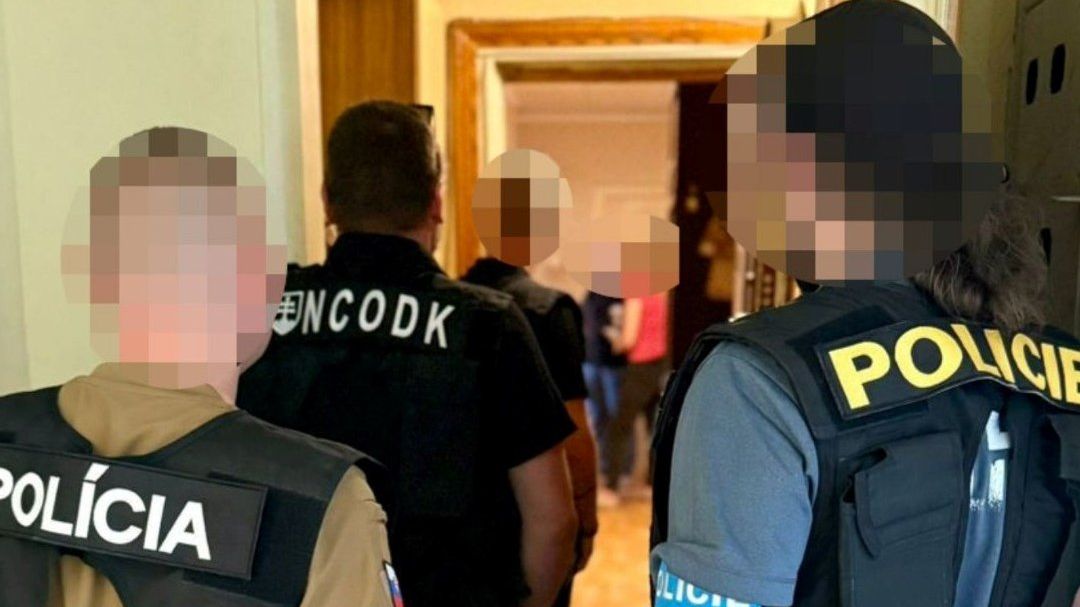 Ruská stopa za bombovými výhrůžkami školám? Češi a Slováci se neshodnou