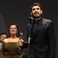 Zvláštní cena poroty: íránský režisér Soheil Beiraghi za film Bezpráví. Nechal sál, aby zatleskal odvážným íránským ženám.