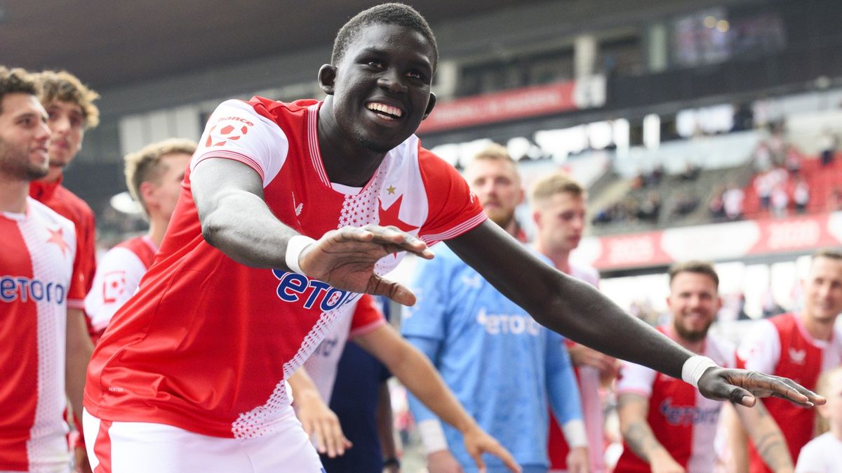 Slávista Diouf ve West Hamu: Má konkurenci, ale základní sestavu si vybojuje