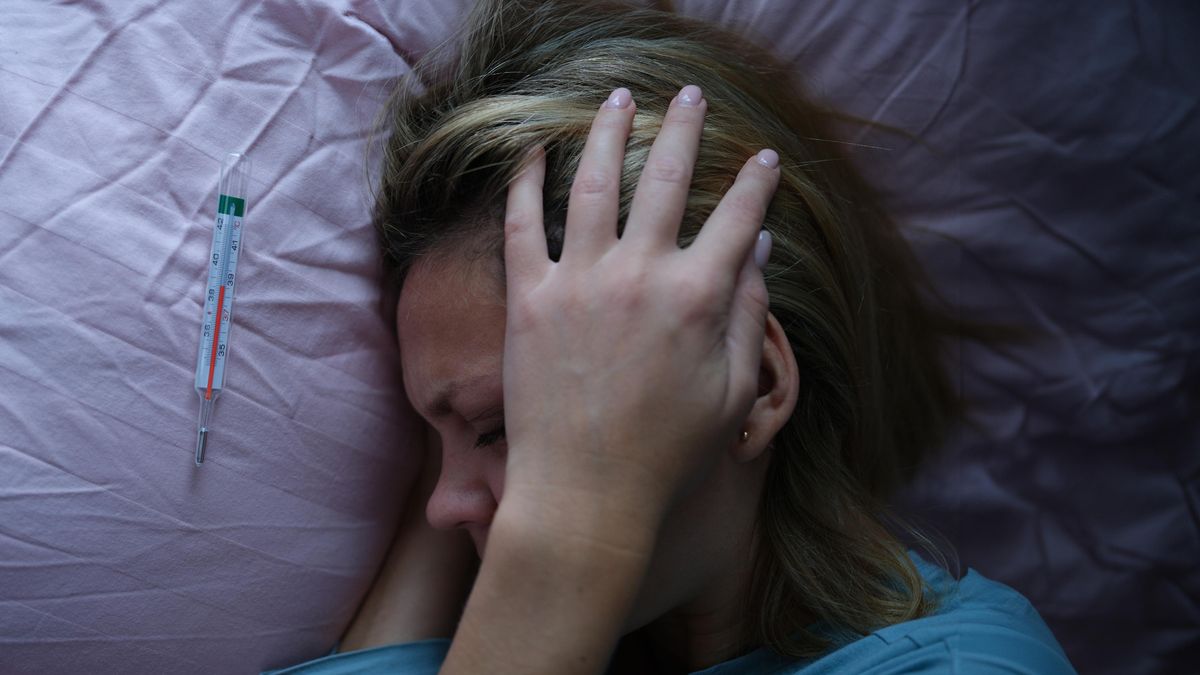 Kvůli podezření na meningokoka ošetřují záchranáři v Roztokách asi 80 lidí