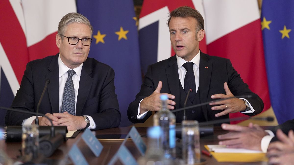 Británie a Francie uzavírají průlomový jaderný pakt. Kvůli Rusku