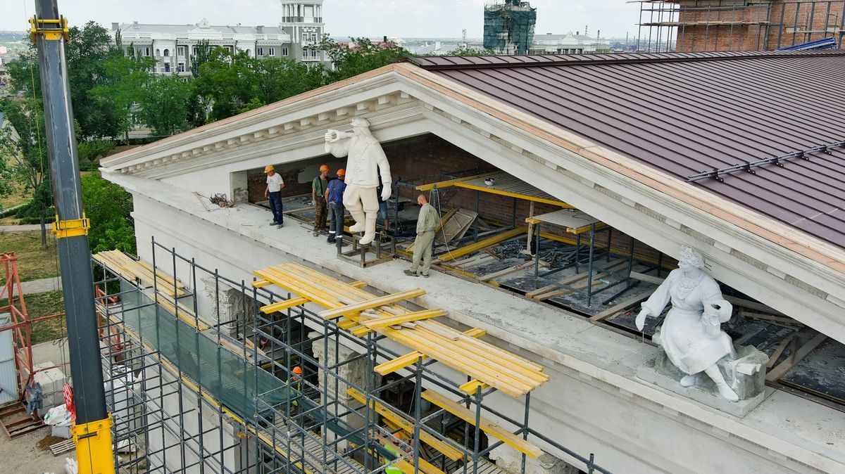 Město v kulisách. Přístavní Mariupol se stal inscenací ruské propagandy