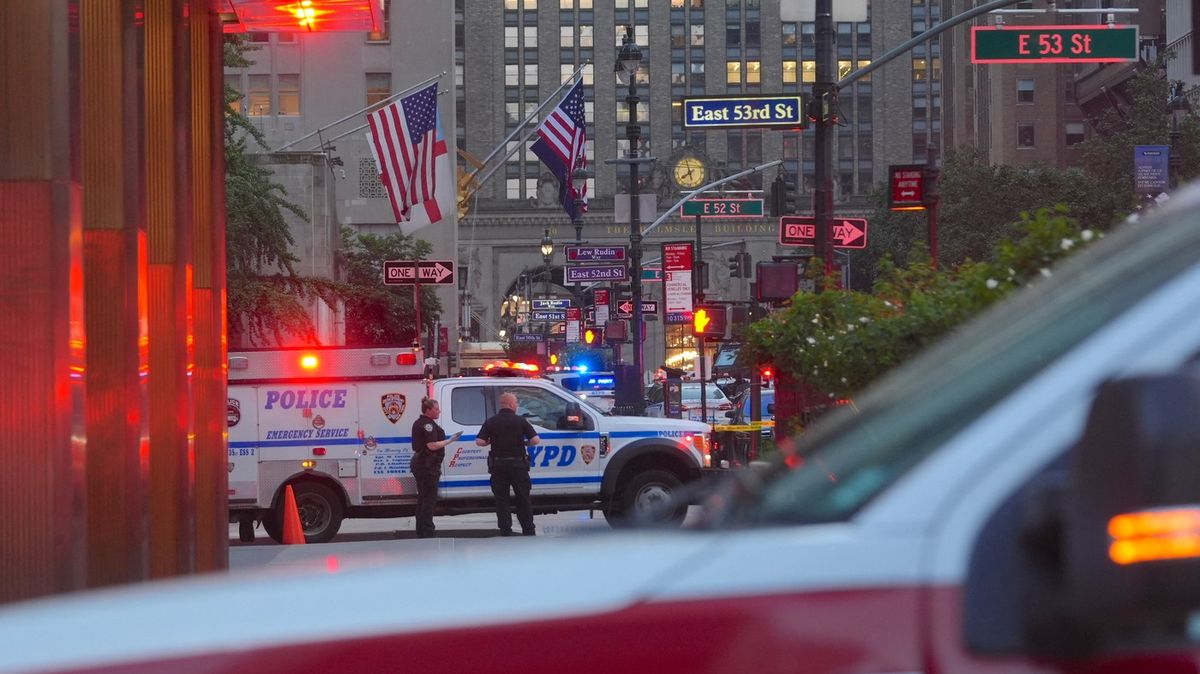 Při střelbě v budově na Manhattanu zemřelo pět lidí včetně útočníka