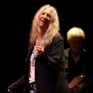 Na fotografii ze sobotního koncertu v Pražském Foru Karlín je americká zpěvačka a básnířka Patti Smith.