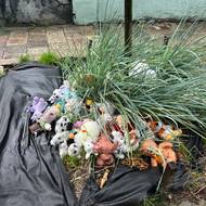 Památník obětí útoku z loňského září.