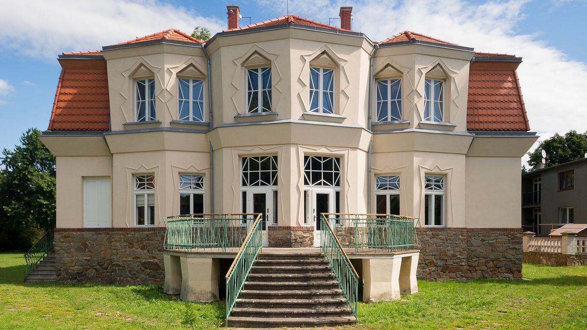 Unikátní a poslední Gočárova kubistická vila se po letech otvírá s novou expozicí