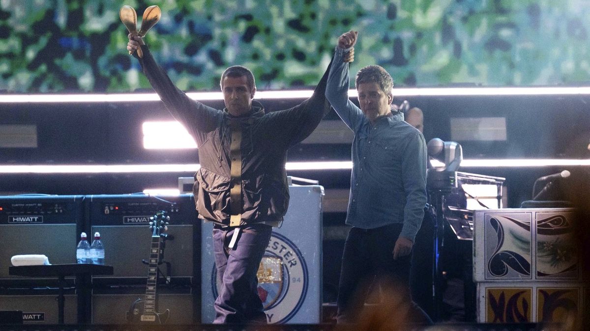 Britská skupina Oasis se koncertem v Cardiffu po letech vrátila na pódia